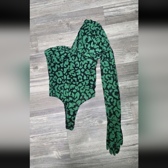 Michael Costello Green Animal Print One-Shoulder Bodysuit - Picture 2 of 9